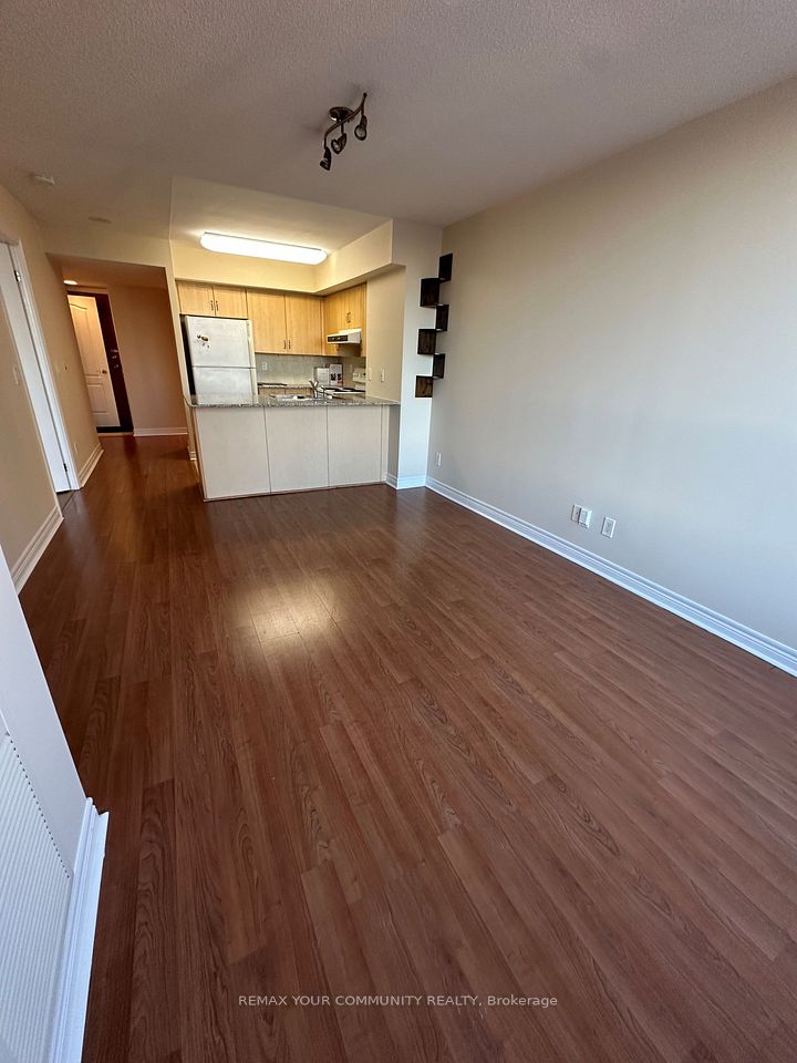 50 Disera Drive 1207, Vaughan, ON L4J 9E9 8