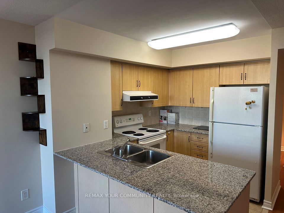 50 Disera Drive 1207, Vaughan, ON L4J 9E9 5
