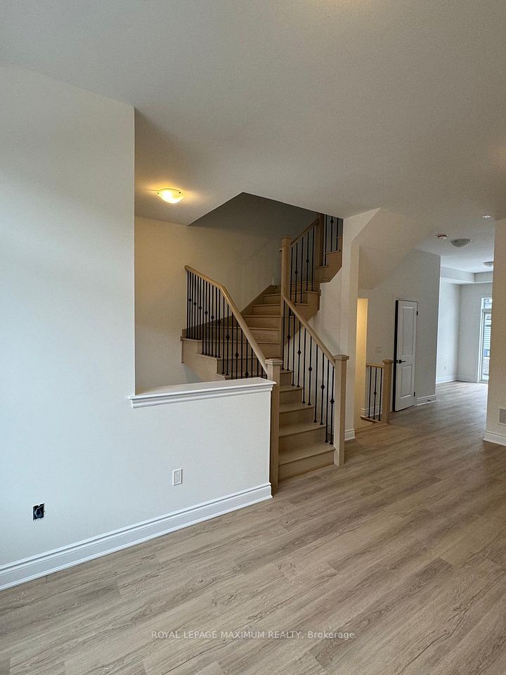 82 Paradox Street, Vaughan, ON L4L 1A7 5
