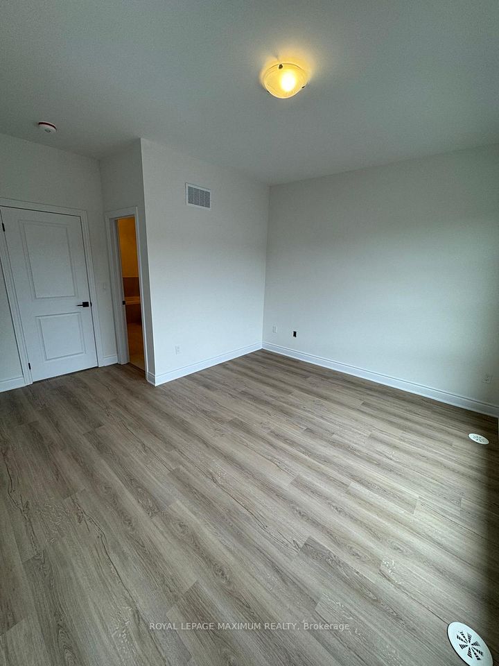 82 Paradox Street, Vaughan, ON L4L 1A7 12
