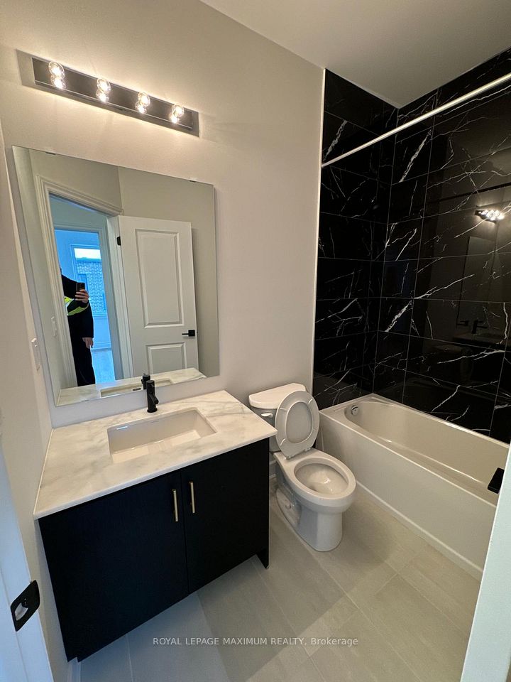 82 Paradox Street, Vaughan, ON L4L 1A7 17