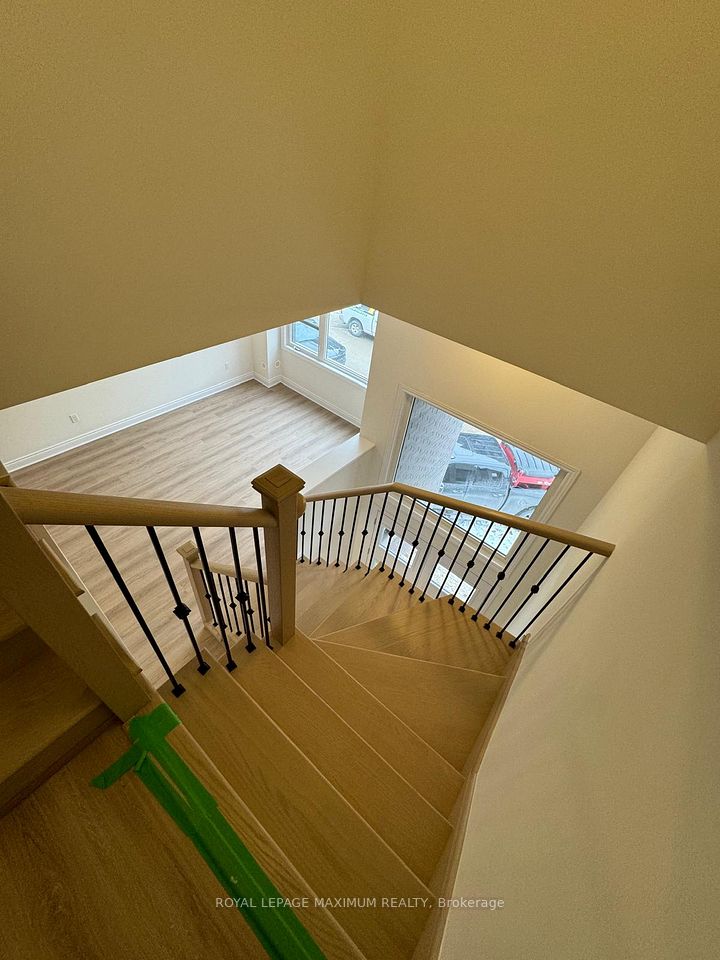 82 Paradox Street, Vaughan, ON L4L 1A7 9