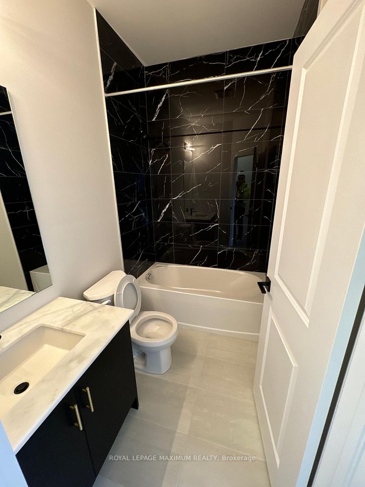 82 Paradox Street, Vaughan, ON L4L 1A7 16
