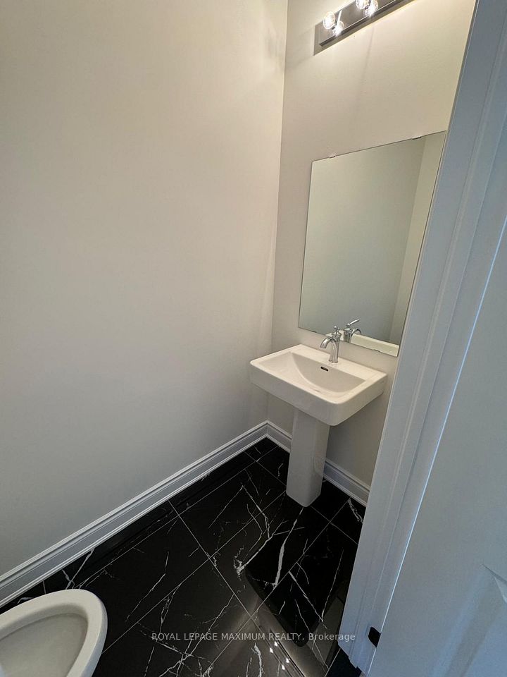 82 Paradox Street, Vaughan, ON L4L 1A7 10