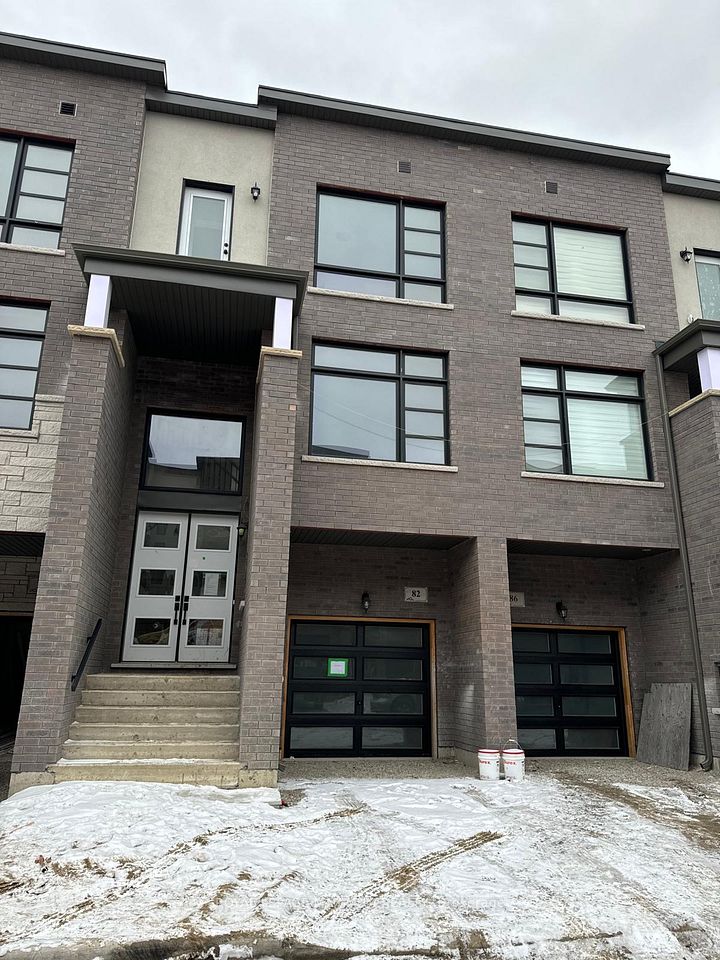 82 Paradox Street, Vaughan, ON L4L 1A7 2