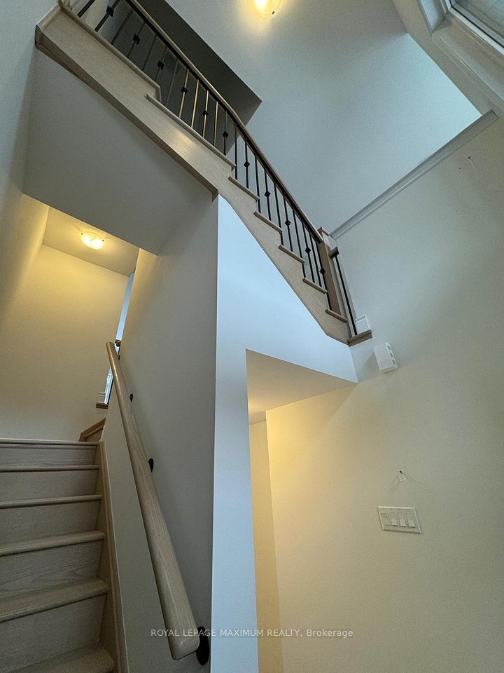 82 Paradox Street, Vaughan, ON L4L 1A7 6