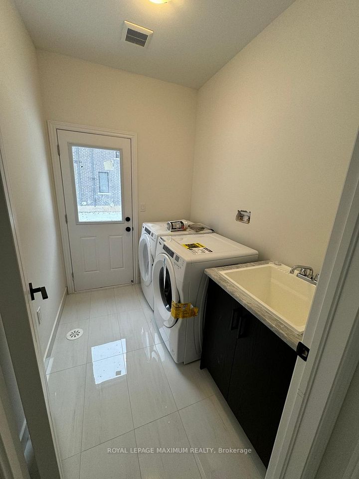 82 Paradox Street, Vaughan, ON L4L 1A7 20