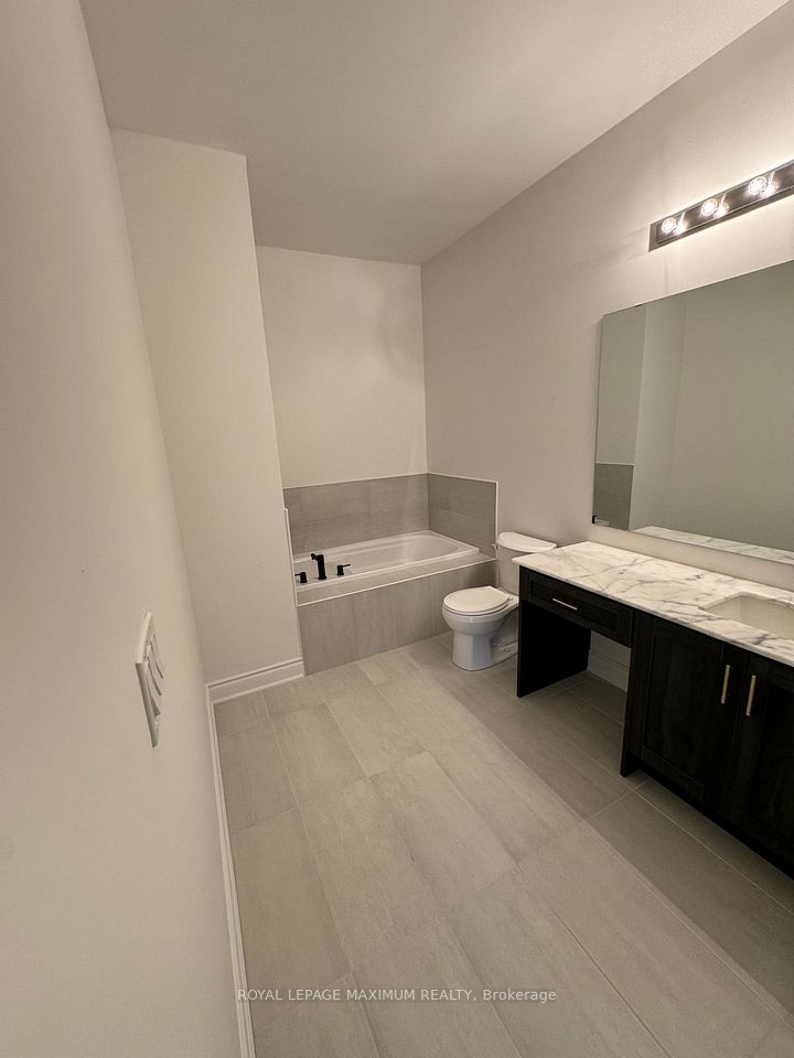 82 Paradox Street, Vaughan, ON L4L 1A7 19