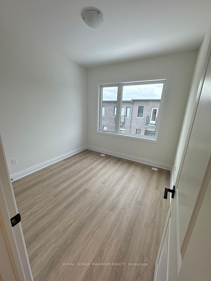 82 Paradox Street, Vaughan, ON L4L 1A7 21