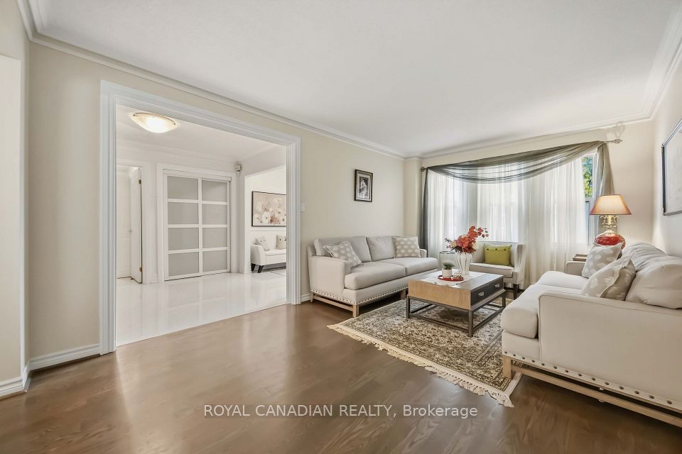 135 Tilman Circle, Markham, ON L3P 6A4 7