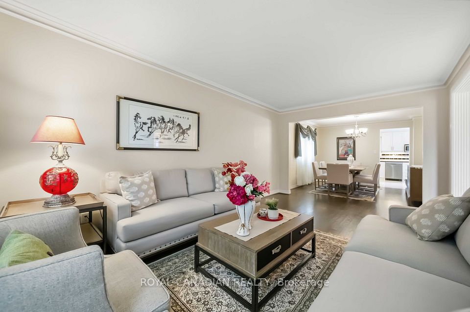 135 Tilman Circle, Markham, ON L3P 6A4 10