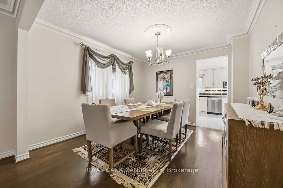 135 Tilman Circle, Markham, ON L3P 6A4 12
