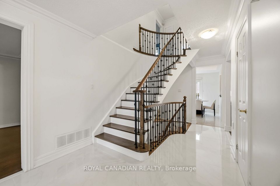 135 Tilman Circle, Markham, ON L3P 6A4 6