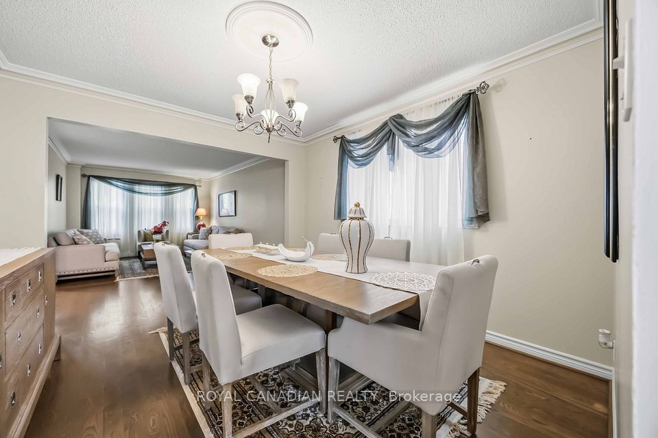 135 Tilman Circle, Markham, ON L3P 6A4 13