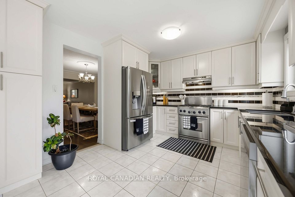 135 Tilman Circle, Markham, ON L3P 6A4 14