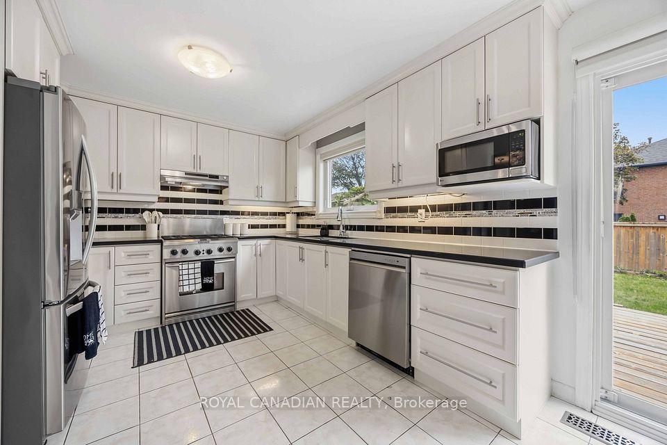 135 Tilman Circle, Markham, ON L3P 6A4 16