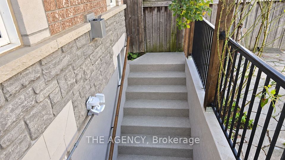 120 Valley Vista Drive, Vaughan, ON L6A 0Z3 2