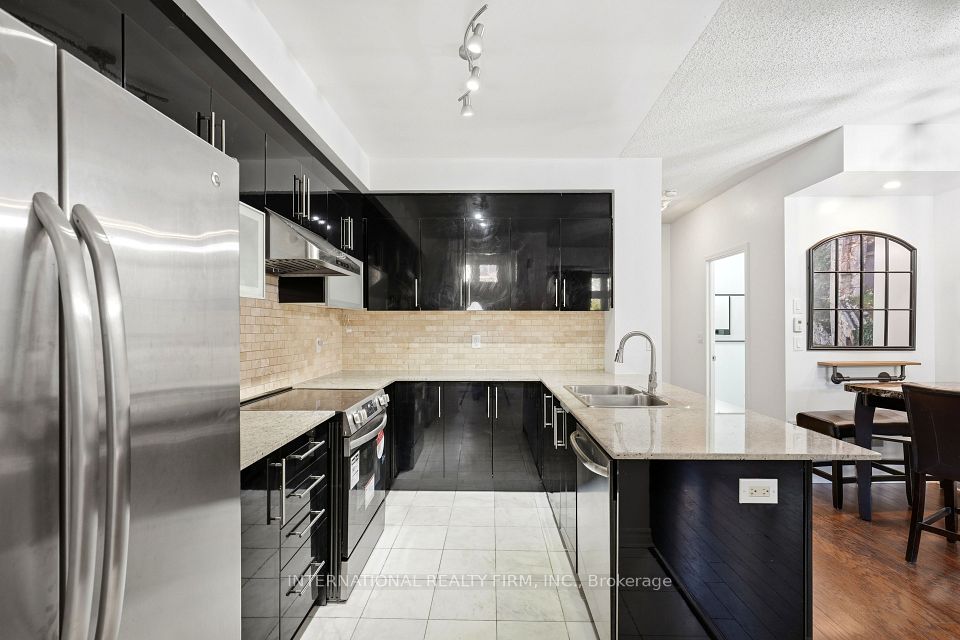 7 Brighton Place 44, Vaughan, ON L4J 0H1 5