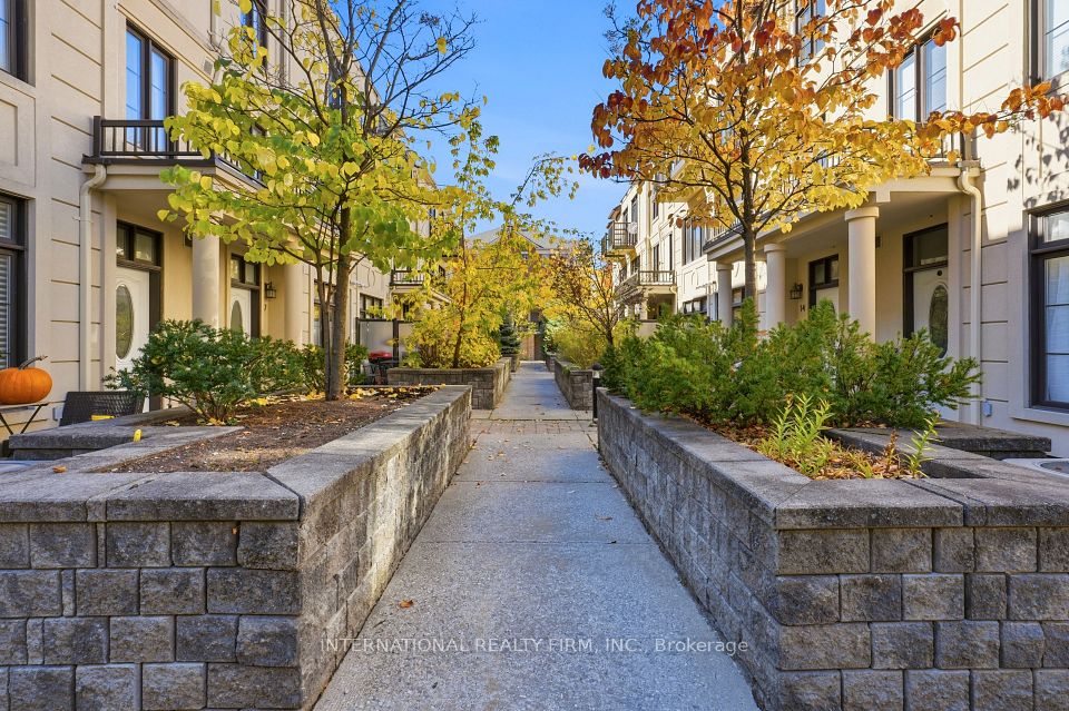 Att/Row/Townhouse at 7 Brighton Place 44, Vaughan, ON L4J 0H1