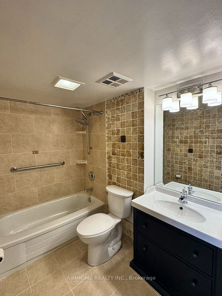 32 Clarissa Drive 1428, Richmond Hill, ON L4C 9R7 15