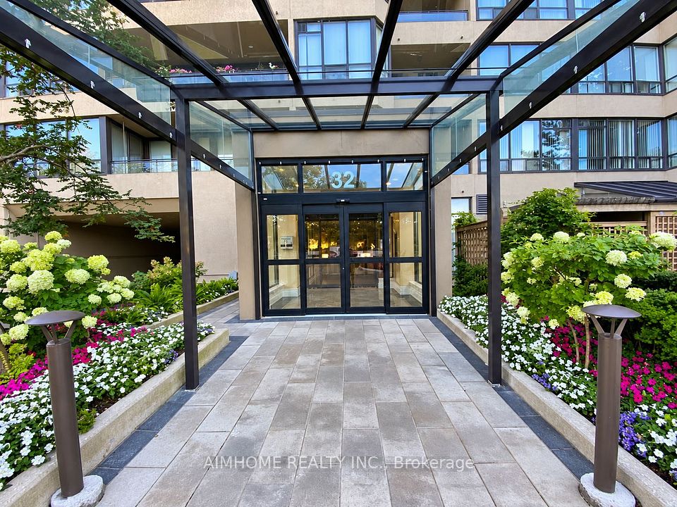 Condo Apartment at 32 Clarissa Drive 1428, Richmond Hill, ON L4C 9R7