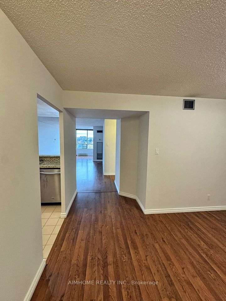 32 Clarissa Drive 1428, Richmond Hill, ON L4C 9R7 24