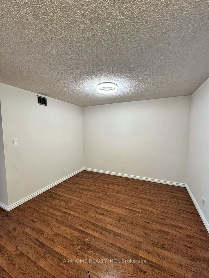 32 Clarissa Drive 1428, Richmond Hill, ON L4C 9R7 23