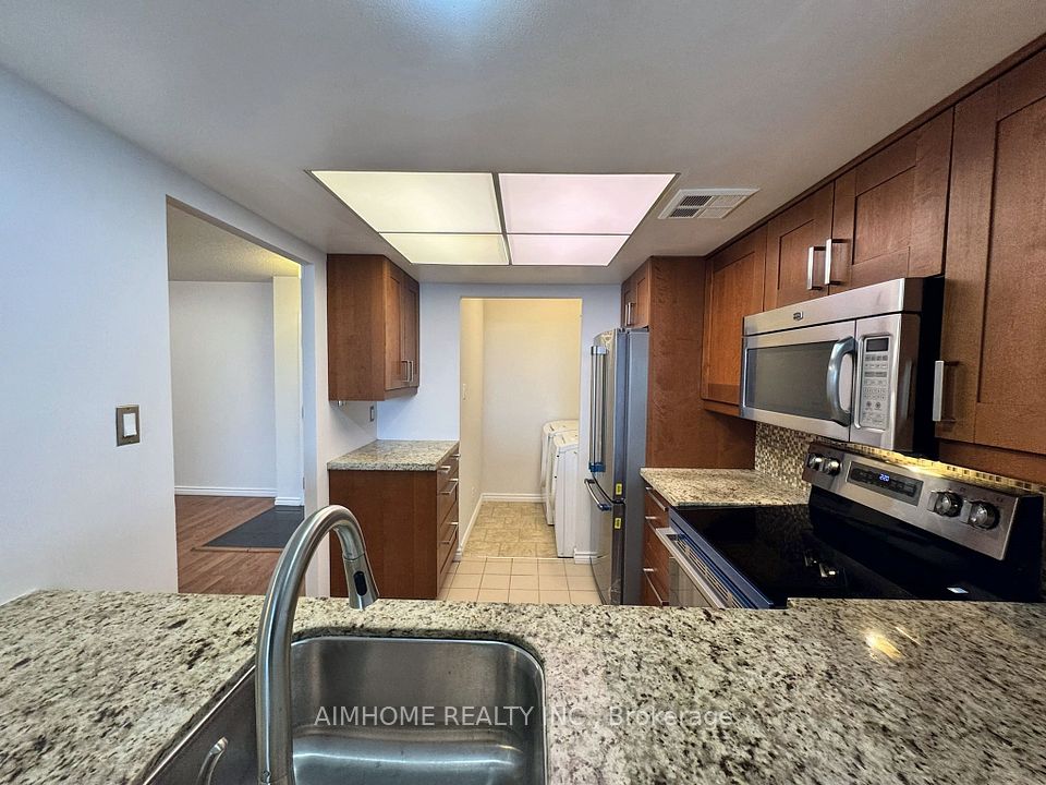 32 Clarissa Drive 1428, Richmond Hill, ON L4C 9R7 16
