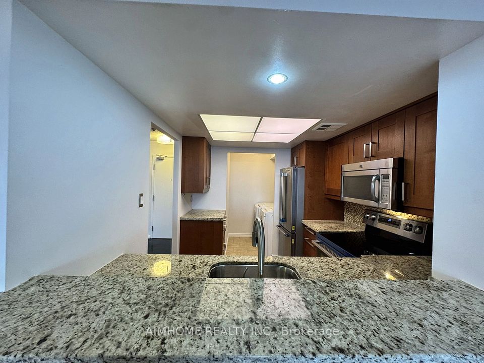 32 Clarissa Drive 1428, Richmond Hill, ON L4C 9R7 14