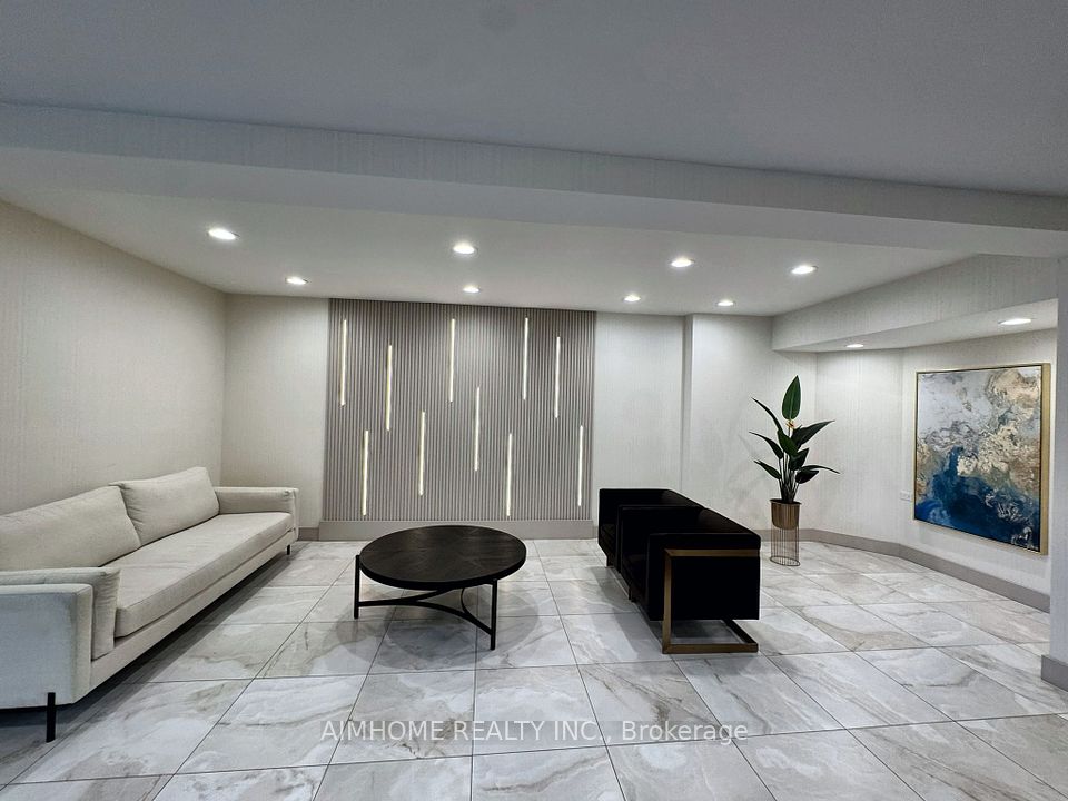 32 Clarissa Drive 1428, Richmond Hill, ON L4C 9R7 8