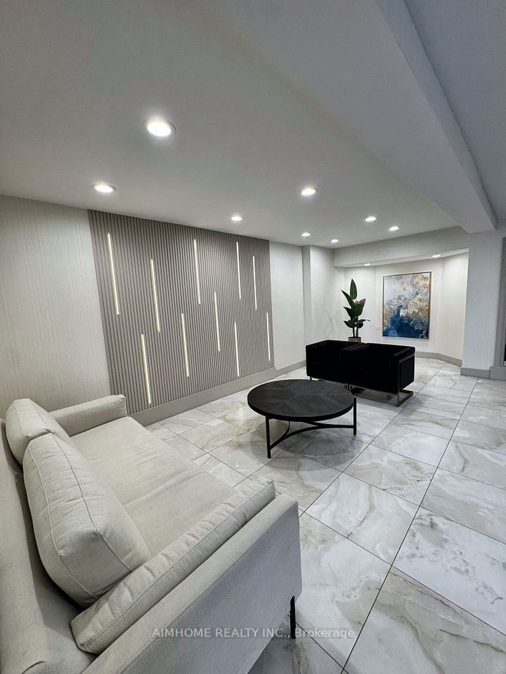 32 Clarissa Drive 1428, Richmond Hill, ON L4C 9R7 7
