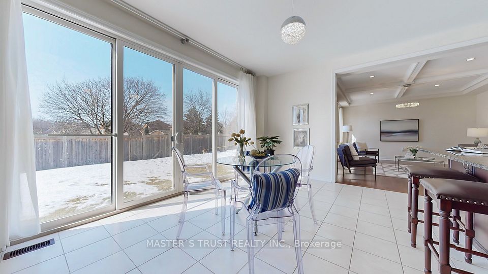 68 Alf Neely Way, Newmarket, ON L3Y 0C6 21