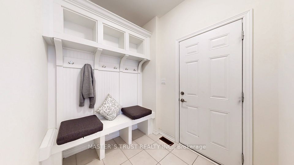 68 Alf Neely Way, Newmarket, ON L3Y 0C6 24