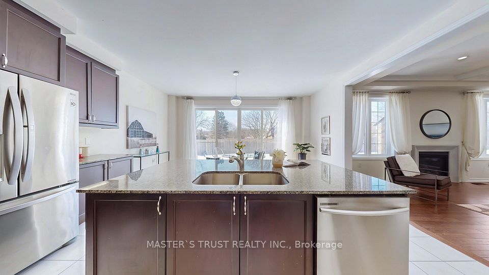 68 Alf Neely Way, Newmarket, ON L3Y 0C6 18