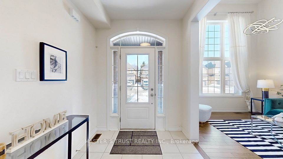 68 Alf Neely Way, Newmarket, ON L3Y 0C6 2