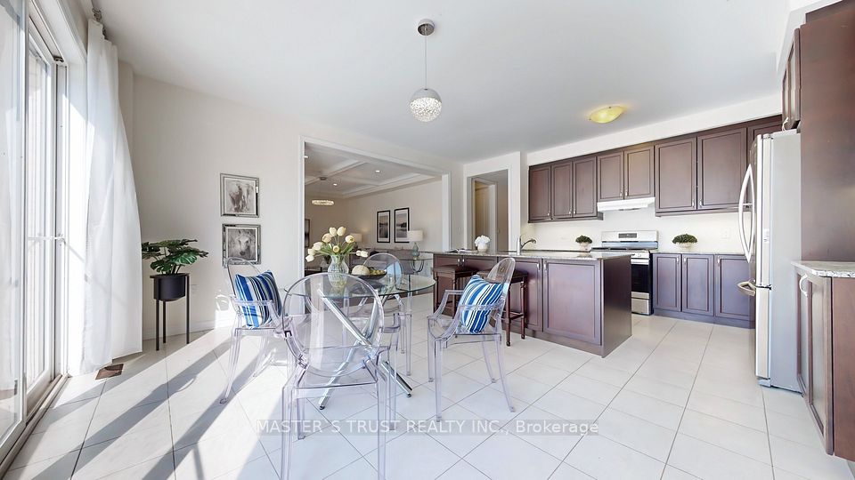 68 Alf Neely Way, Newmarket, ON L3Y 0C6 22