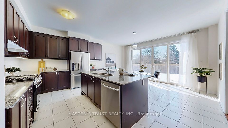 68 Alf Neely Way, Newmarket, ON L3Y 0C6 17