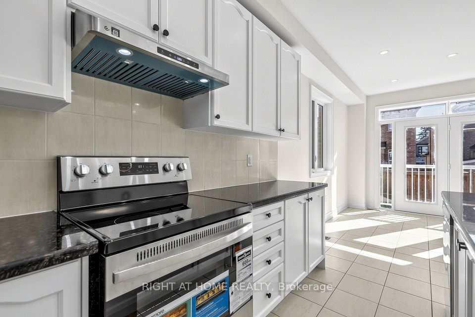 592 Mactier Drive, Vaughan, ON L4H 4L5 11