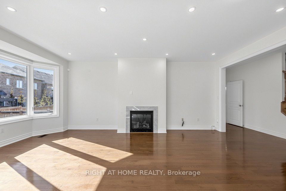 592 Mactier Drive, Vaughan, ON L4H 4L5 8