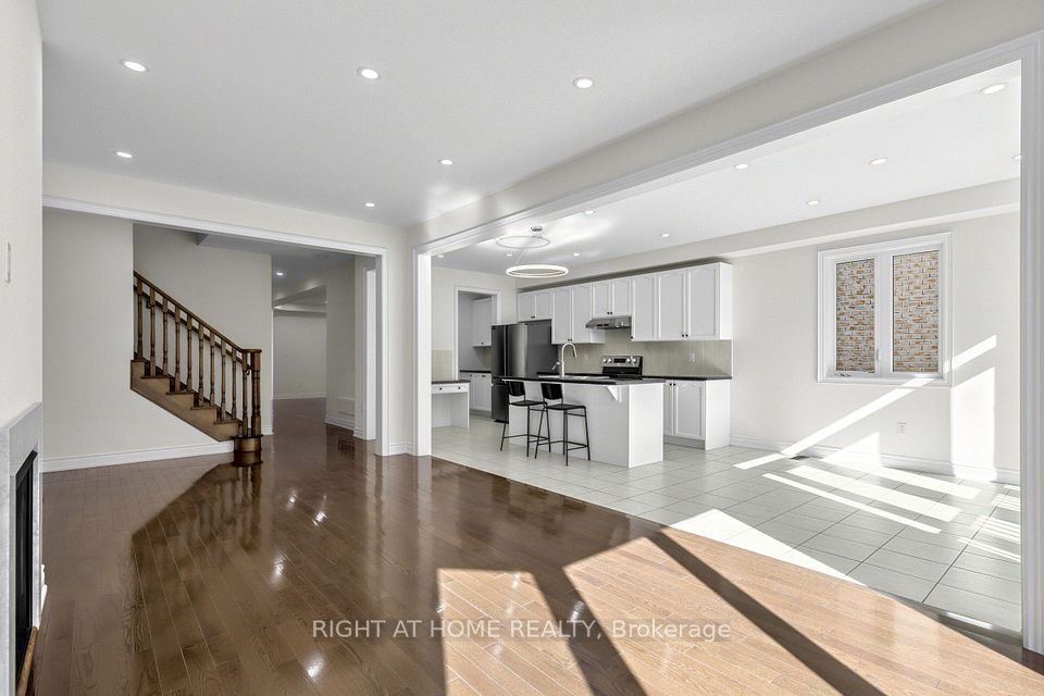 592 Mactier Drive, Vaughan, ON L4H 4L5 9