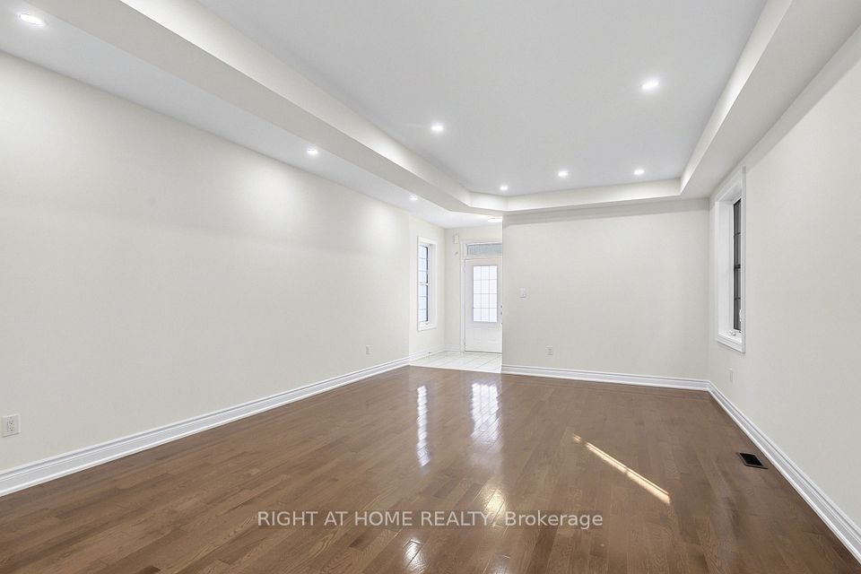 592 Mactier Drive, Vaughan, ON L4H 4L5 6
