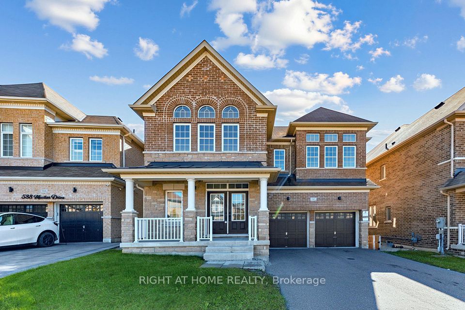 Detached at 592 Mactier Drive, Vaughan, ON L4H 4L5
