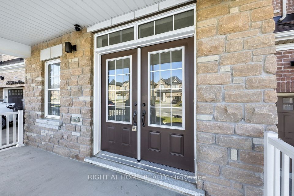 592 Mactier Drive, Vaughan, ON L4H 4L5 2