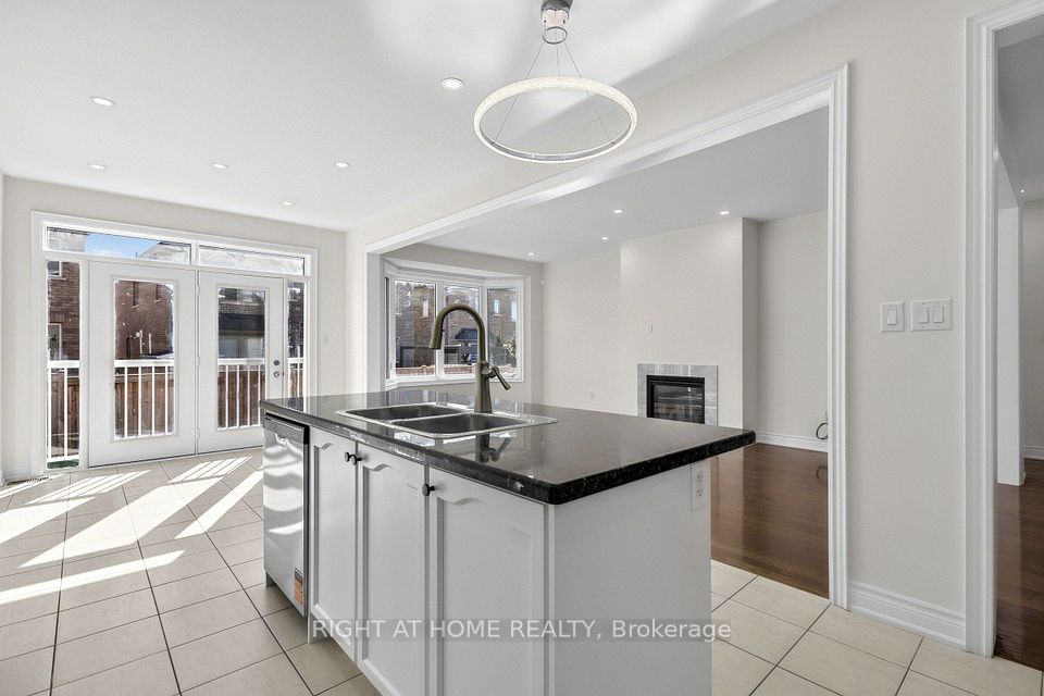 592 Mactier Drive, Vaughan, ON L4H 4L5 10