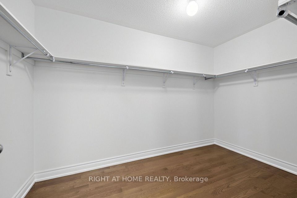 592 Mactier Drive, Vaughan, ON L4H 4L5 25