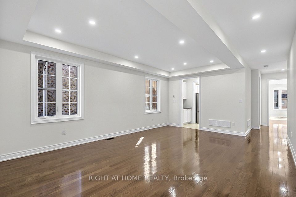 592 Mactier Drive, Vaughan, ON L4H 4L5 5