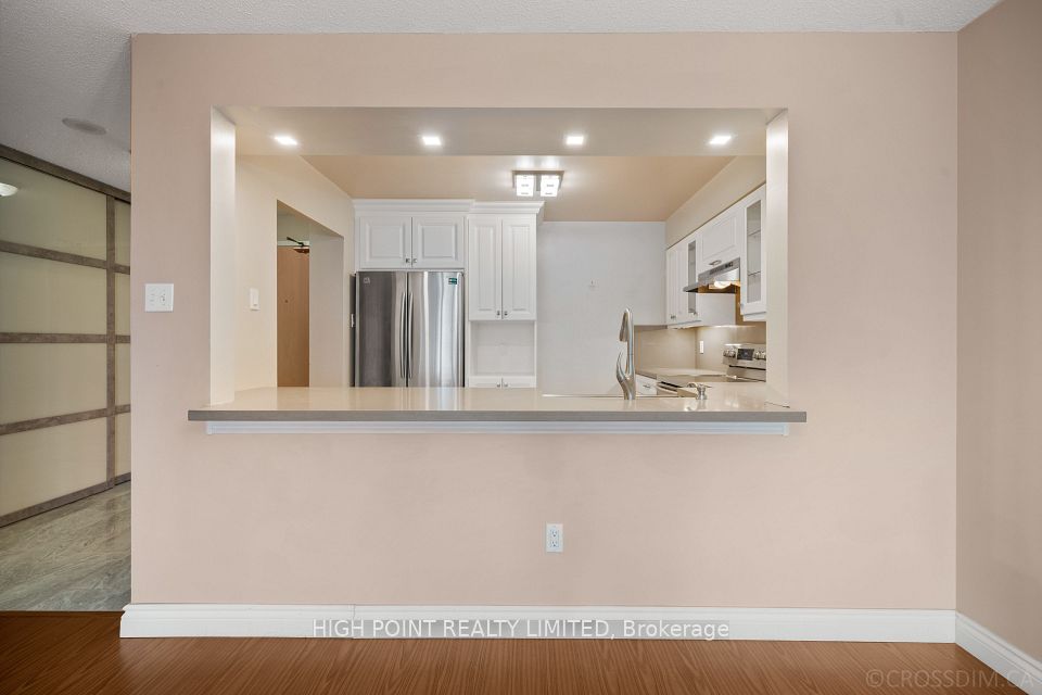 11 Townsgate Drive 915, Vaughan, ON L4J 8G4 7