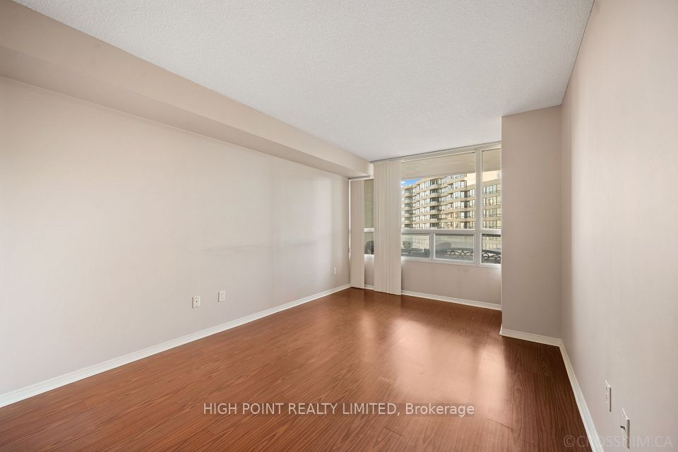 11 Townsgate Drive 915, Vaughan, ON L4J 8G4 13