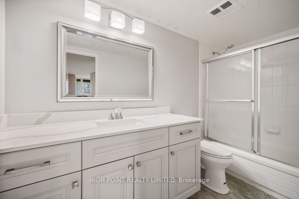 11 Townsgate Drive 915, Vaughan, ON L4J 8G4 16
