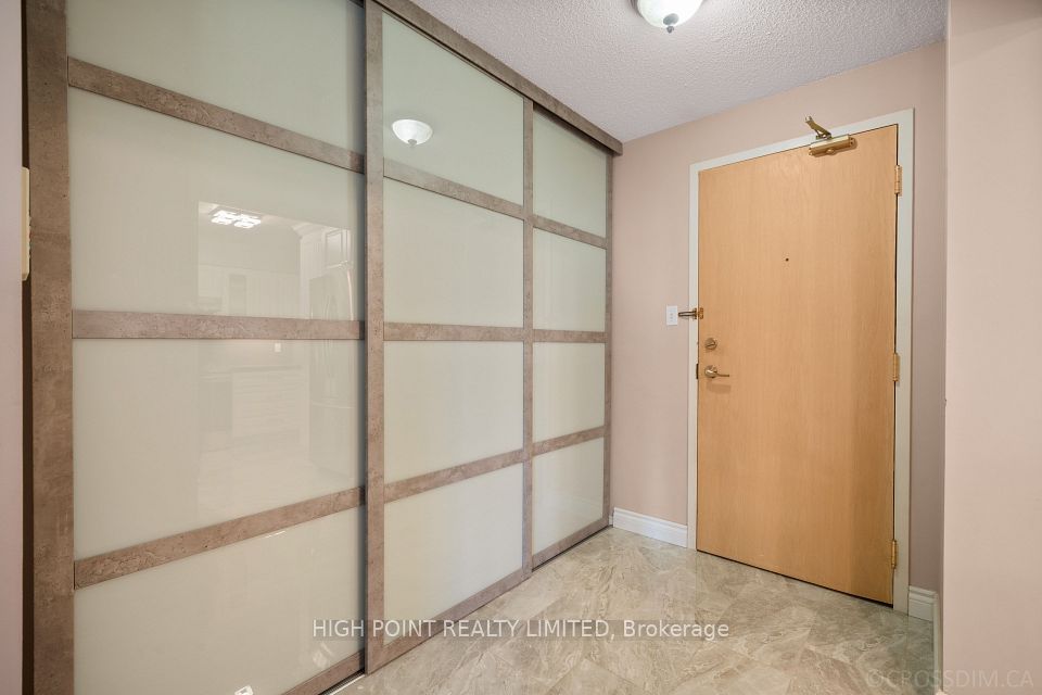 11 Townsgate Drive 915, Vaughan, ON L4J 8G4 5